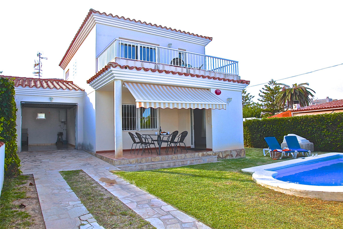 Chalet con jardín y piscina en la Costa Norte de Vinaròs